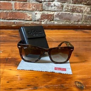 Ray-Ban Folding Wayfarer Sunglasses